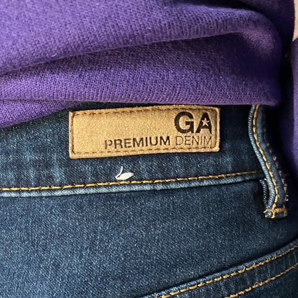 size 00 high waisted garage shorts 💜🤍 - Picture 3 of 4